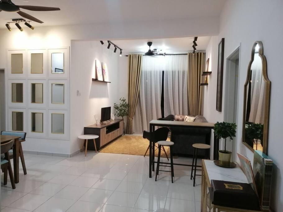 Homestay Casa Nur Iman @Adelia Kajang Eksteriør billede